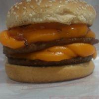 imagem Bola Cheddar (Pão, 2 carnes, cheddar e bacon.)