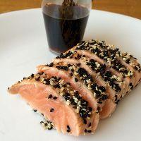 imagem Sashimi Salmão Maçaricado ao Teriaky e Gergelim (10) 