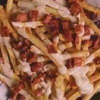 imagem Batata fritas com gorgozola e bacon