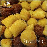 imagem 50 Salgados de festas SORTIDOS + 25 Mini churros SORTIDOS