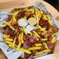 imagem BATATA C/LINGUIÇA,BACON E FRANGO Á PASSARINHO  TAMANHO G