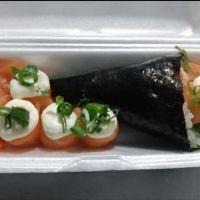 imagem 4 sashimis, 4 joe joe tradicionais, 1 temaki filadélfia